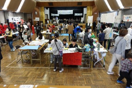 子どもの主体的な活動を応援の様子の写真