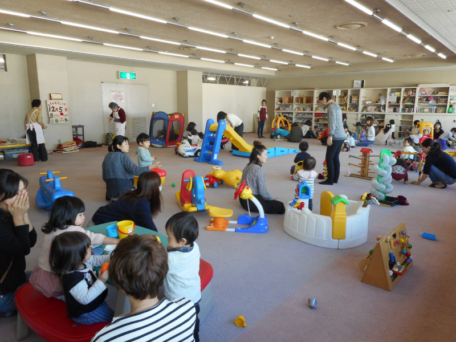 おもちゃ図書館の様子の写真