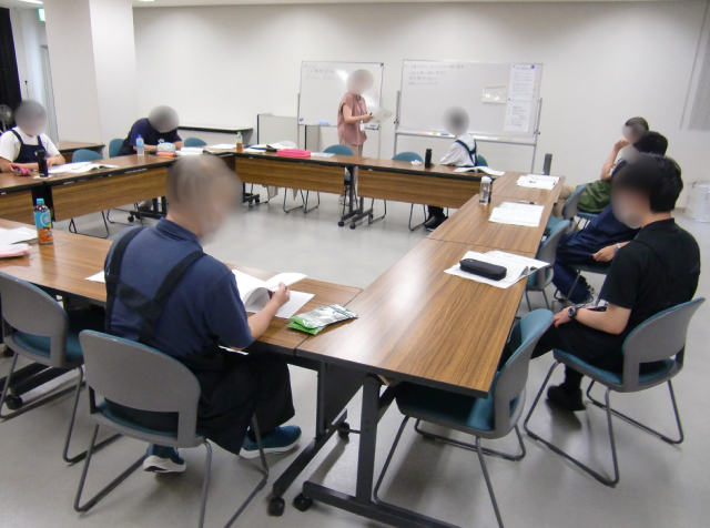 職場対人技能トレーニング（ＪＳＴ） の様子の写真